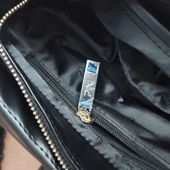 PIXI Crossbody Bag LIKE NEW - Picture 9 of 10